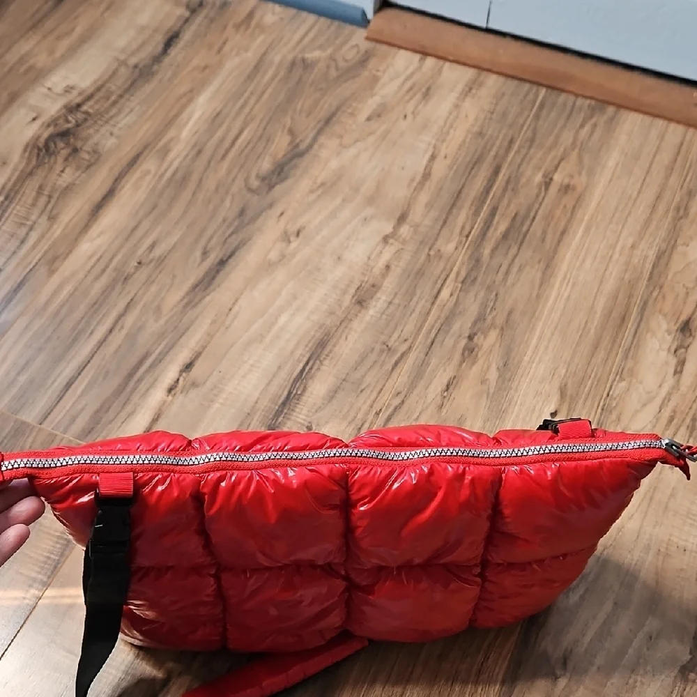 ISkin Summit 15 Q.West Vibrant Red Quilted Puffer Laptop Bag